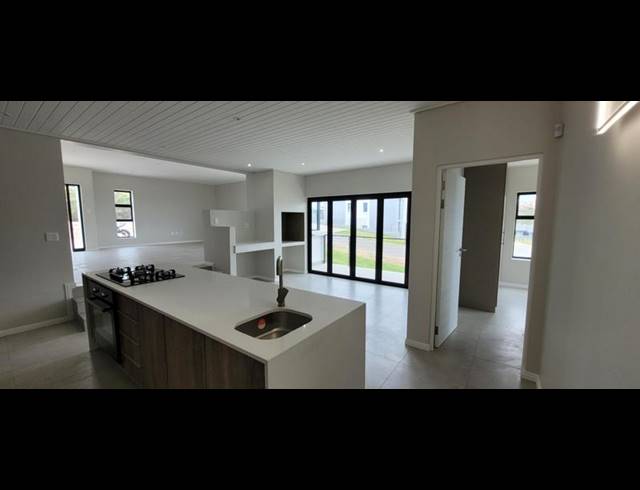 3 BEDROOM TOWNHOUSE FOR SALE IN ISLAND VIEW